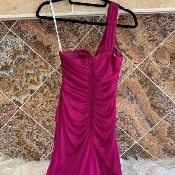 XSCAPE One Shoulder Evening Gown with Jewel Shoulder Embellishment Size 4 - Picture 6 of 13